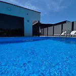 Es