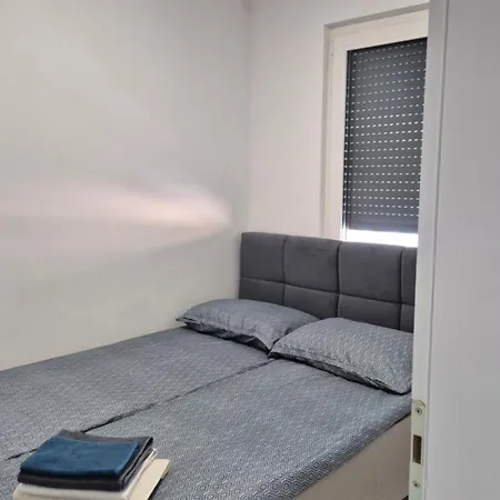 アパート Es ツァジン